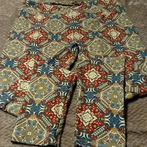 LuLaRoe Tall & Curvy Leggings